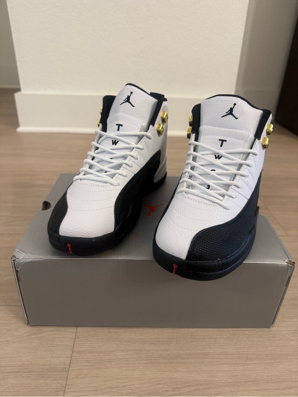Jordan 12s Reverse "Taxi" Brand New Mens Size 9.5 - Picture 2 of 5